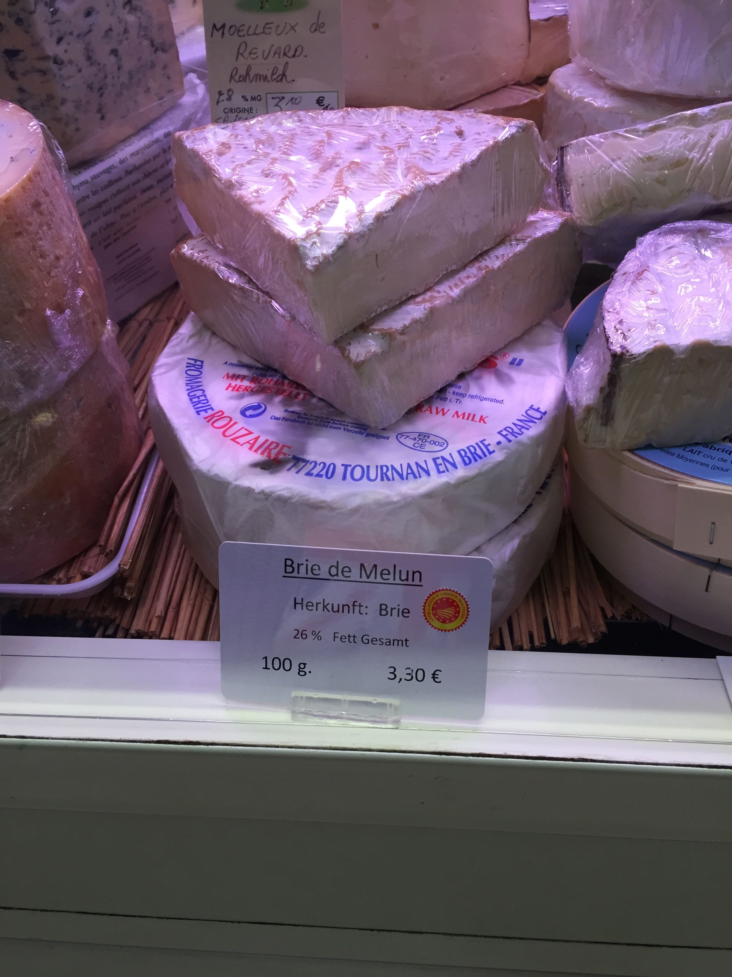 Brie de Melun en vente au sein du marché